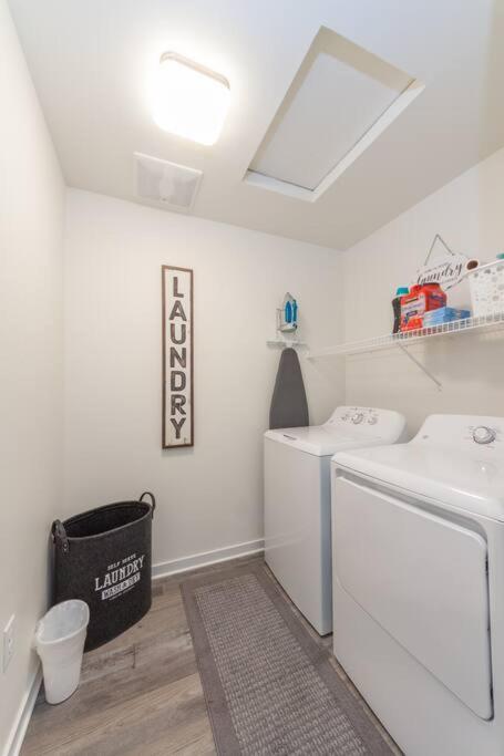 Modern Decor & Style King Bed Wifi With Garage Villa Spokane Eksteriør billede